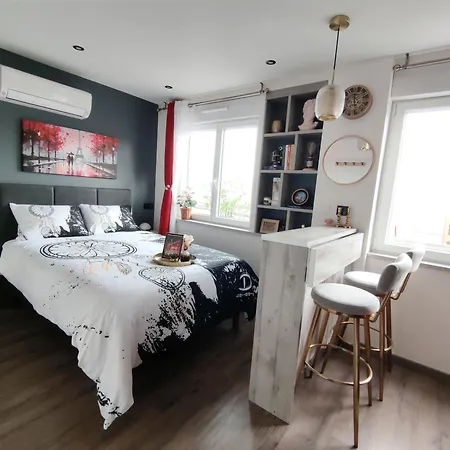 Apartment Your Hidden Charm Sleeps 2 With Wifi