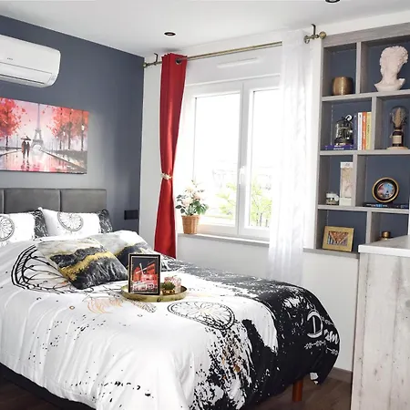 Your Hidden Charm Sleeps 2 With Wifi * Le Kremlin-Bicêtre