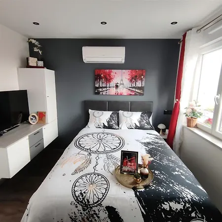 Apartment Your Hidden Charm Sleeps 2 With Wifi *